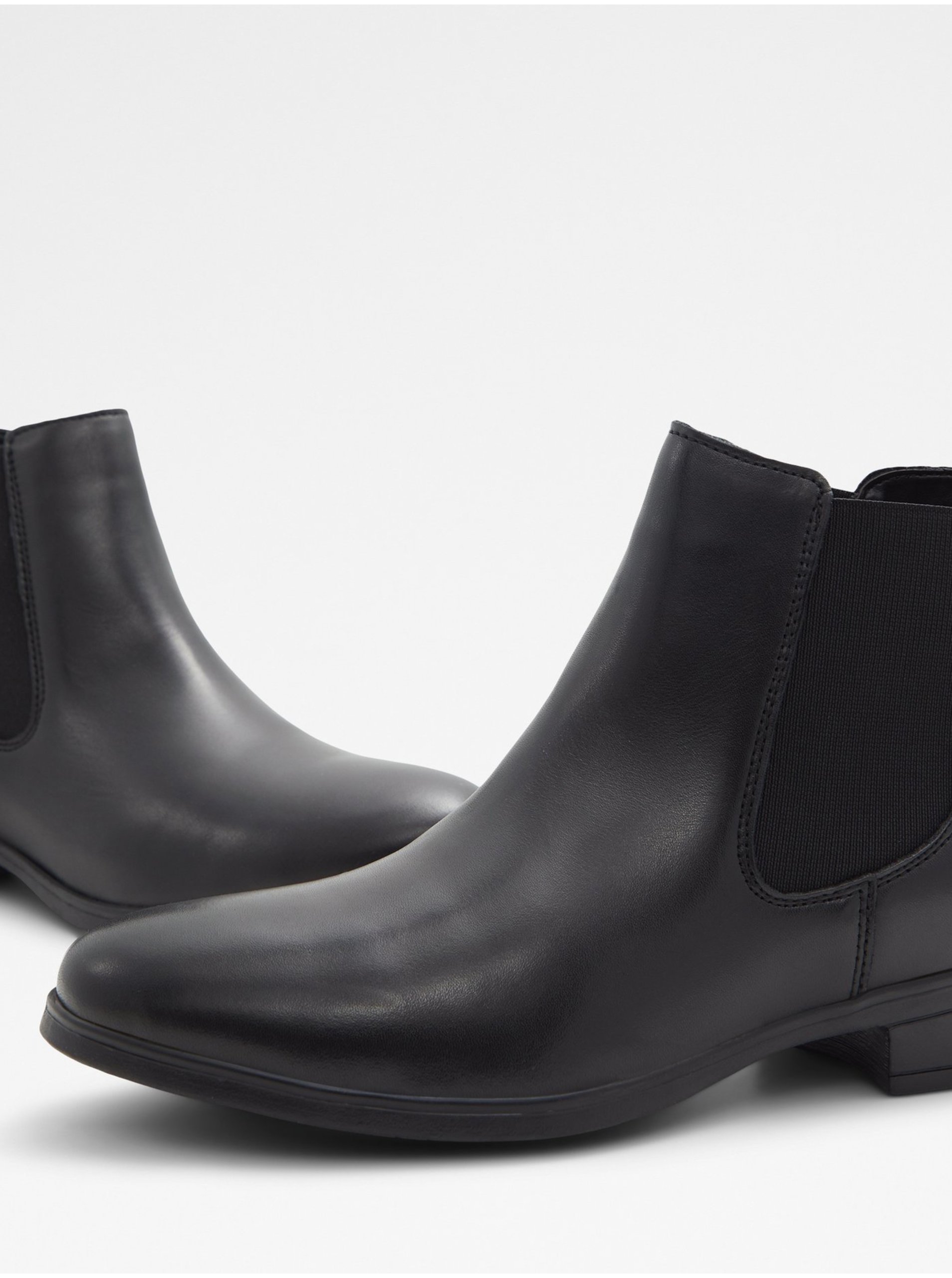 Černé dámské kožené kotníkové boty ALDO Wicoeni