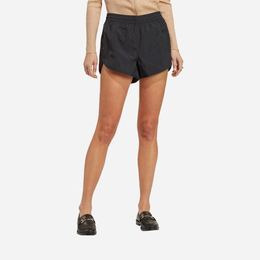 Dámské šortky adidas Originals Premium Essentials Nylon Shorts IC5302