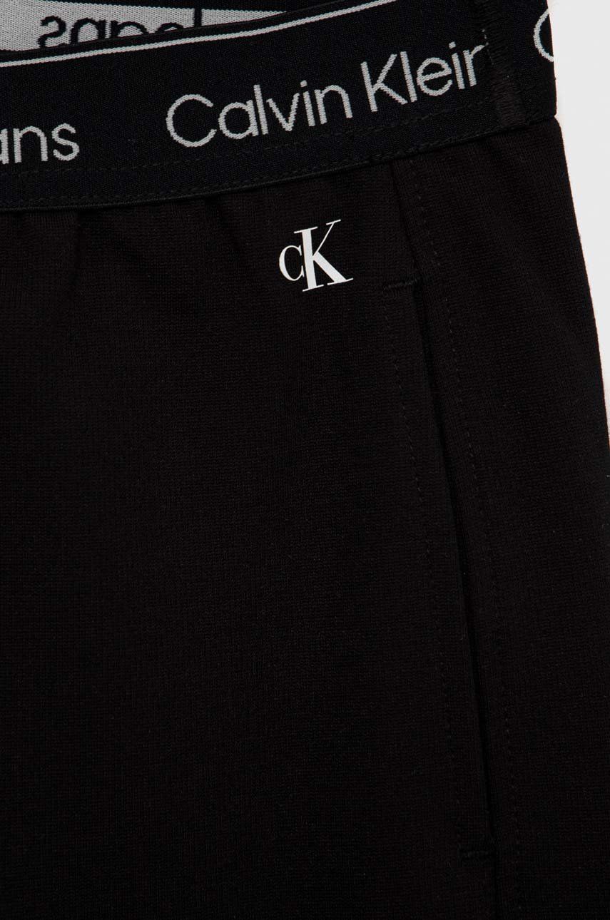 Dětské tepláky Calvin Klein Jeans černá barva, hladké