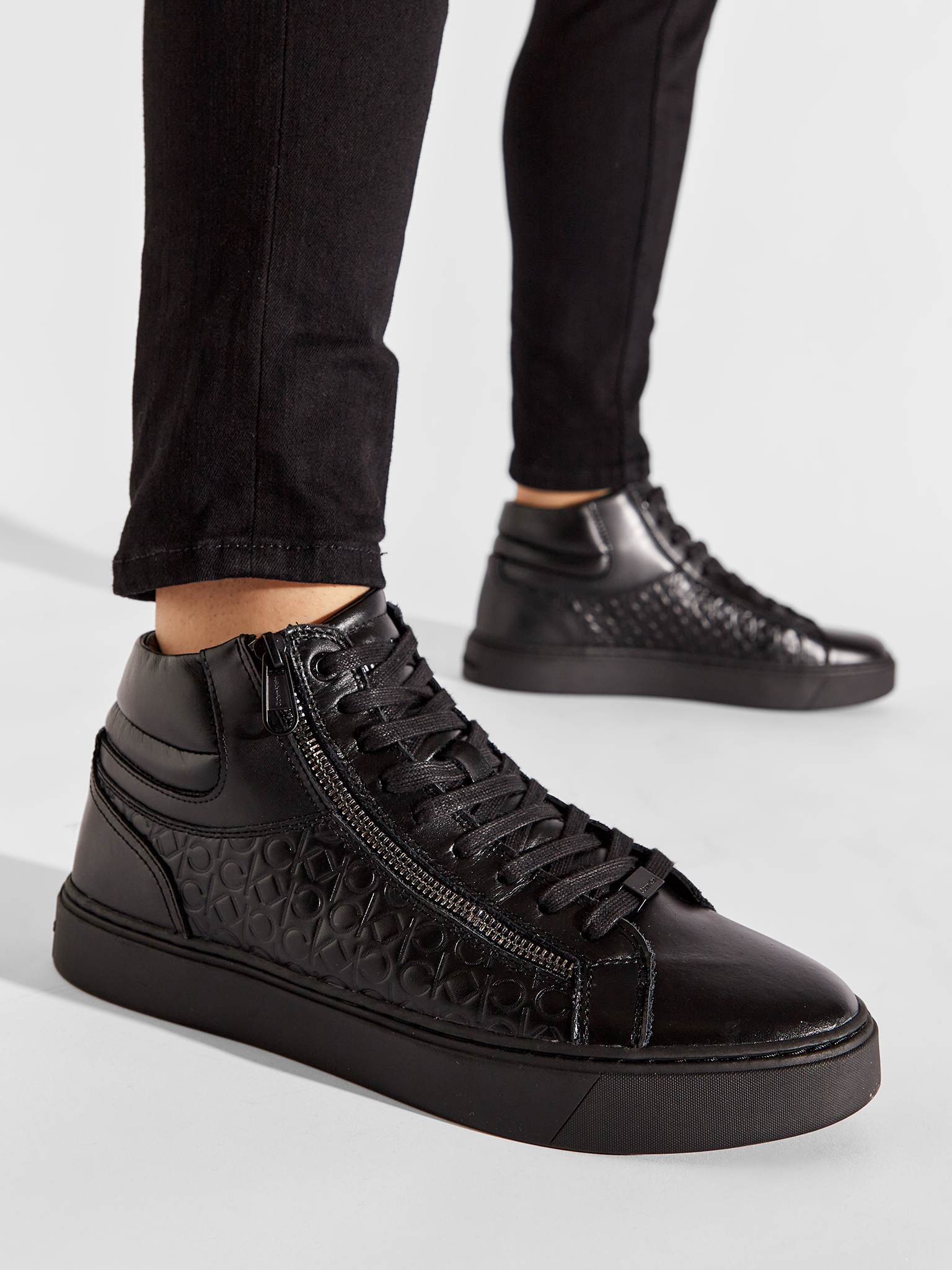 Sneakersy Calvin Klein - High Top Lace Up W/Zip Mono HM0HM00283 Black Mono 0GL