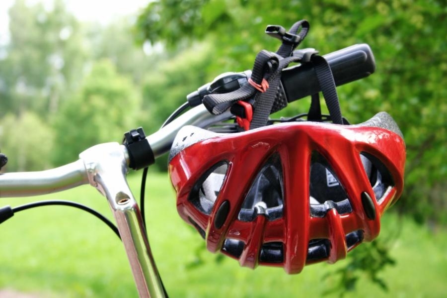 Helma na kolo nesmí chybět u žádného cyklisty. Jak vybrat tu správnou?