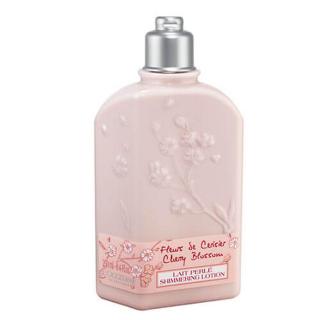 LOccitane En Provence Třpytivé tělové mléko třešňový květ  250 ml