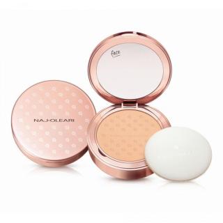 Naj-Oleari Skin Caress Pressed Powder zmatňující kompaktní pudr - 01 warm beige 9,5 ml