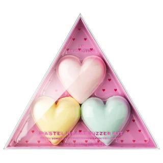 Revolution Pastel Heart Fizzer Kit koupelová bomba 120 g