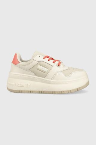 Sneakers boty Tommy Jeans TJW RETRO BASKET FLATFORM béžová barva, EN0EN02208