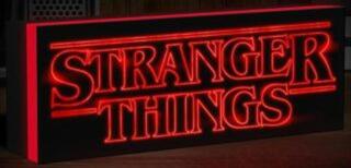 Světlo Stranger Things logo