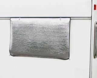 Termoizolační folie pro boční okna karavanu Hindermann 70 x 74 cm