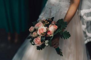 Umělecká fotografie Beautiful bouquet of roses and oak leaves., Mykola  Romanovskyy,