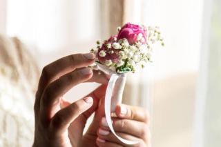 Umělecká fotografie Bride holding a buttonhole. Gentle hand, Vincent20044,