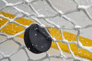 Umělecká fotografie Close-up of an Ice Hockey puck, cmannphoto,