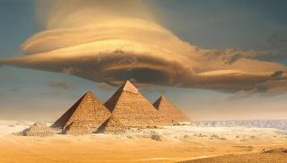 Umělecká fotografie Dramatic storm cloud above pyramids, Giza, Egypt, JimPix,