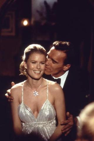 Umělecká fotografie Elle Macpherson And Arnold Schwarzenegger, Batman And Robin 1997,