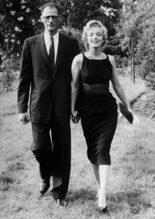 Umělecká fotografie French Actress Marilyn Monroe With her Husband Arthur Miller,