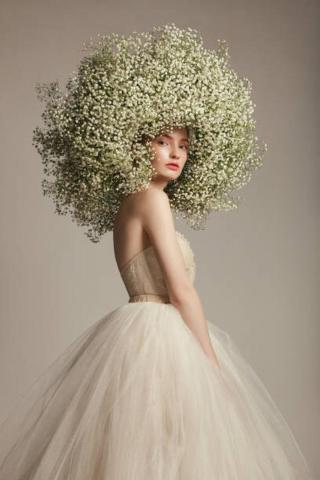 Umělecká fotografie Portrait of beautiful girl with flower wreath, Vasilina Popova,