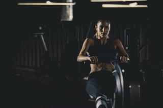 Umělecká fotografie Strong woman doing seated row exercise, fotostorm,