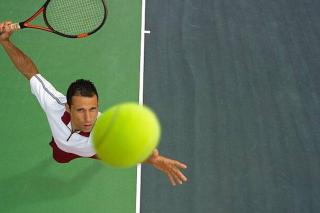 Umělecká fotografie Top View of Male Tennis Player Mid-Serve, Enrico Calderoni / Aflo,