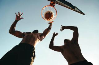 Umělecká fotografie Young athletic boys playing basketball, throwing, Yana Iskayeva,