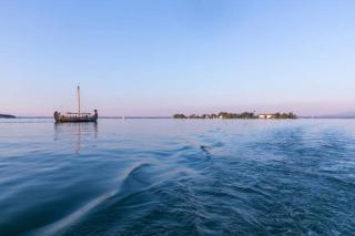 Umělecký tisk Panoramic view of Fraueninsel Island and, Malorny,