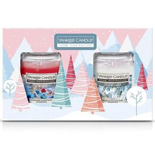 YANKEE CANDLE Home Inspiration Holiday Magic & Snow Dusty Pine sada 2x104g, poškozený obal